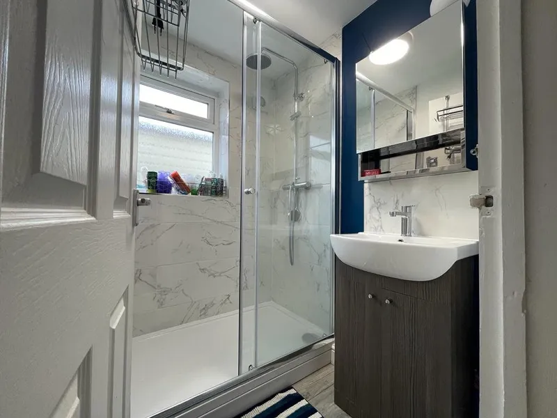 Contemporary 4 Bed House // JUL 2026 - Thumbnail 10